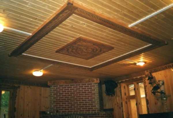 Чем обшить потолок в деревянном доме