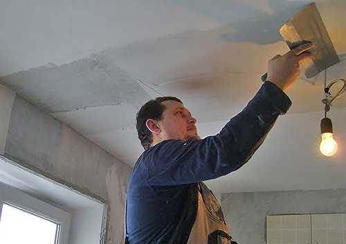 Как отштукатурить потолок