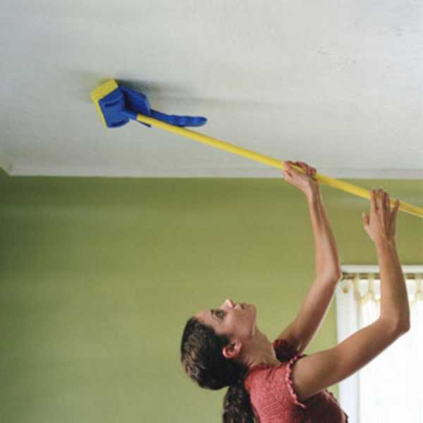 Как помыть потолок натяжной без разводов
