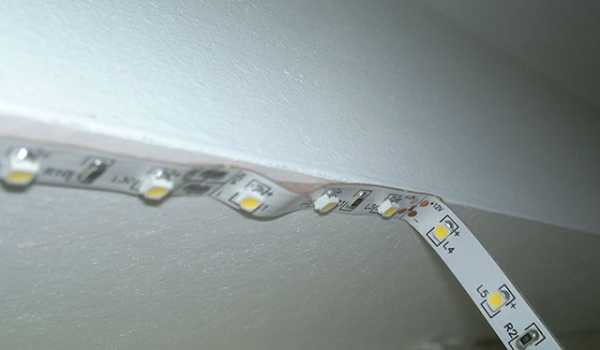 Как установить светодиодную ленту на потолок