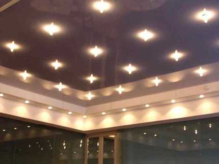 Как выбрать светильники для натяжного потолка