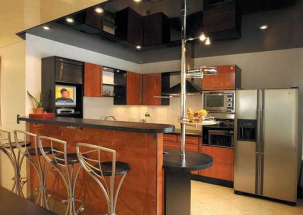 Натяжной потолок на кухне стоит ли делать