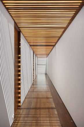 Реечный потолок деревянный