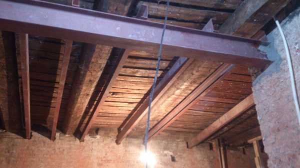 как укрепить потолок в деревянном доме
