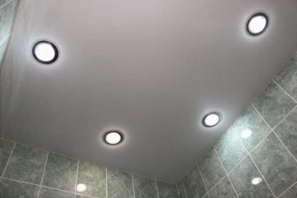 Светильники для реечных потолков в ванной