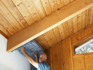 Утепляем потолок в деревянном доме