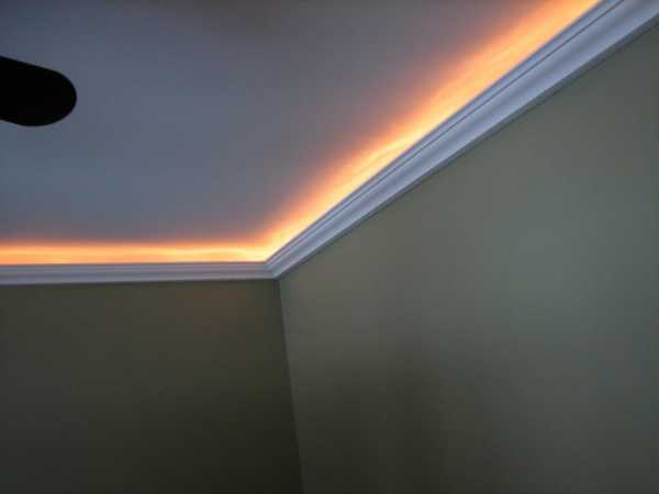 Закарнизная подсветка потолка светодиодной лентой